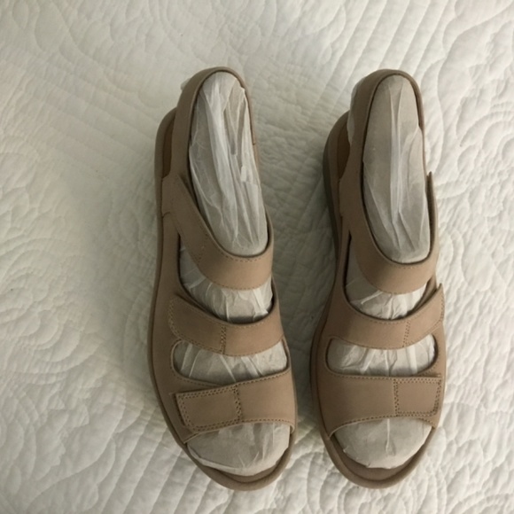 Clark’s wedge sandal - Picture 3 of 3